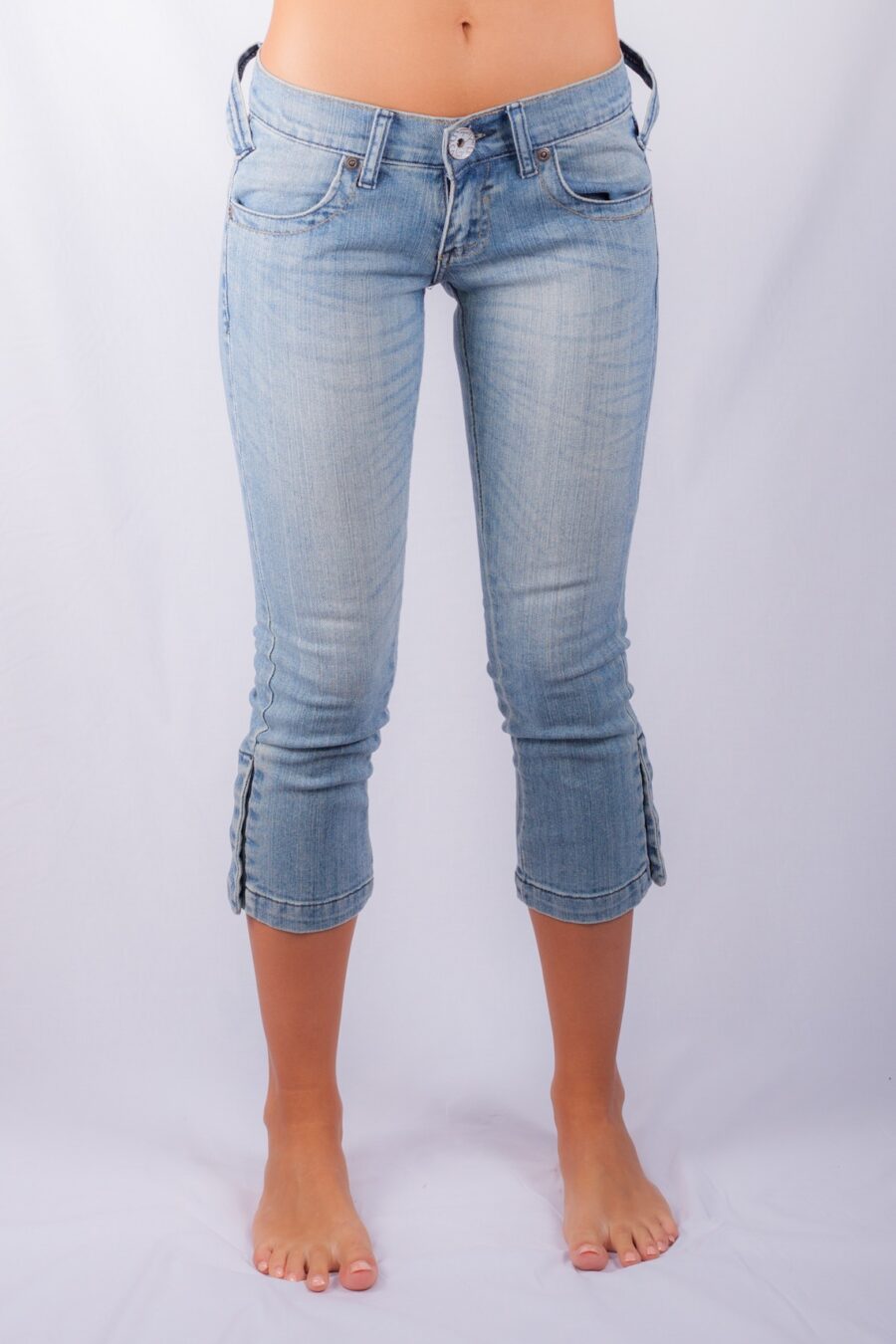 610/2 SEXY BRUKO CAPRI JEANS SNAP ANKLE LIGHT BLUE CHINTZ STRETCH DENIM